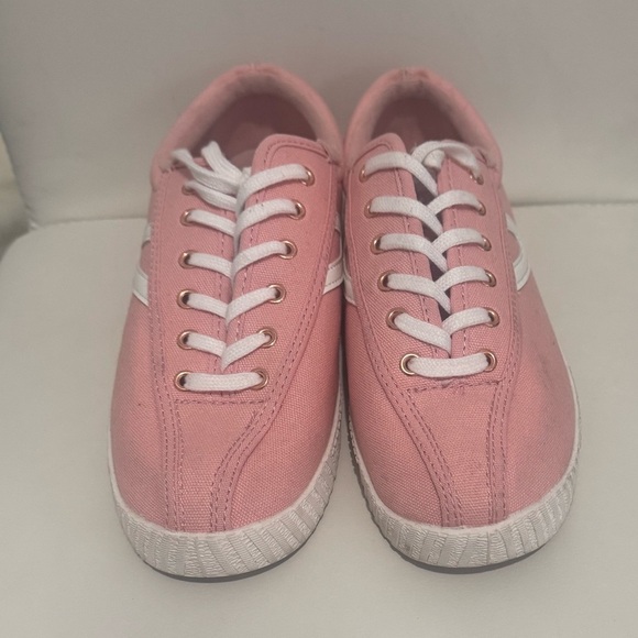 Tretorn Nylite Plus Sneaker color:pink  size 9 - Picture 3 of 6